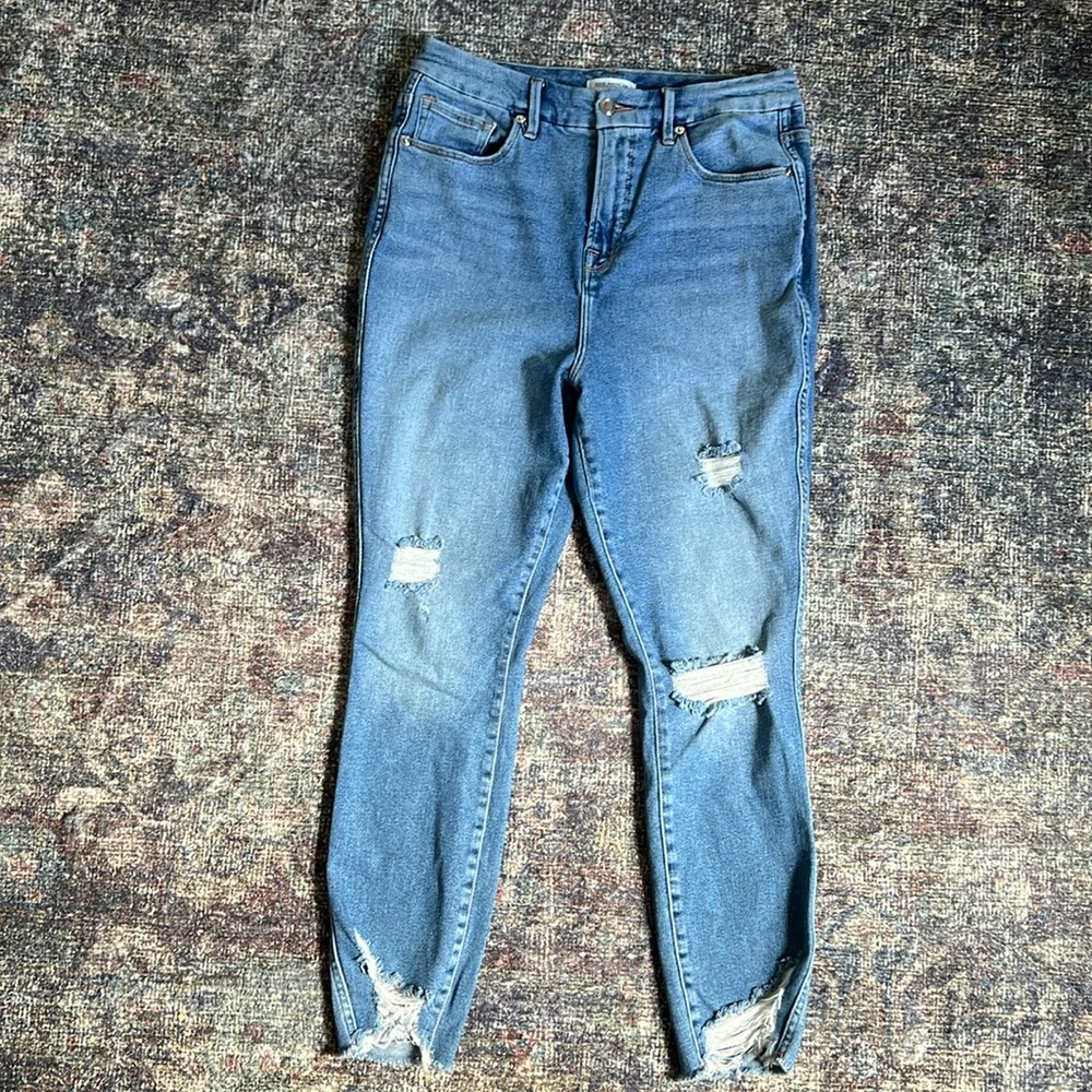 Good American Distressed Ankle Jeans in Medium Blue